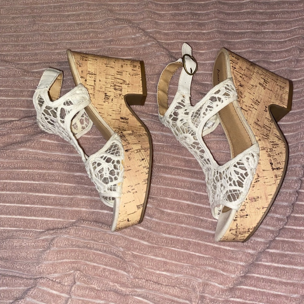 American Eagle Lace Chunky Heel w/ Buckle Ankle Strap- Platform Base - Picture 7 of 9